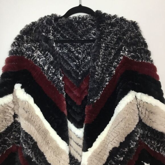 Faux fur fluffy coat cardigan warm cozy zigzag pattern red black cream size M/L - Picture 2 of 7